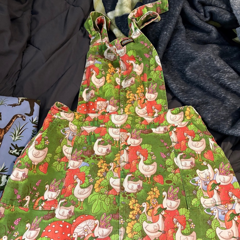 Run and Fly Pinafore